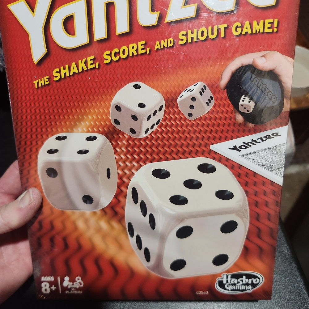 Hasbro Yahtzee Game - Classic White and Black Dice
